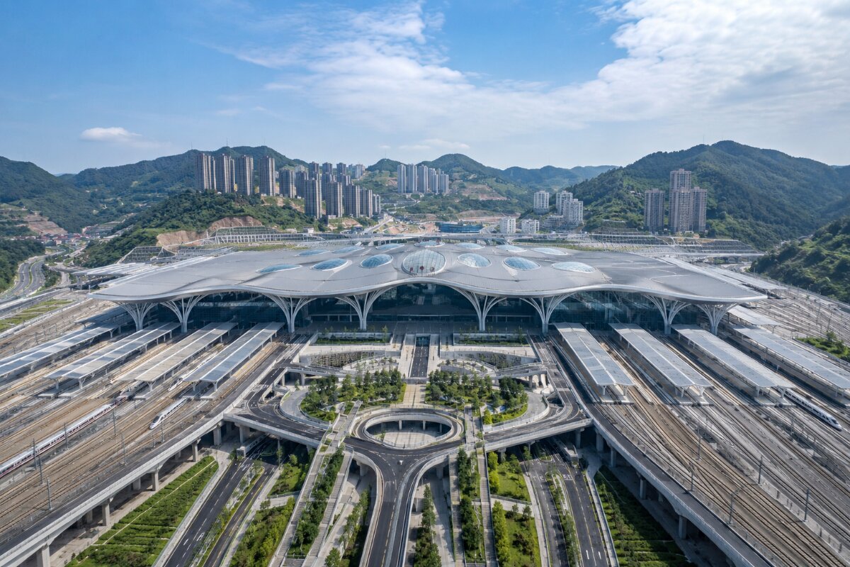 Chongqing East Railway Station: Western China’s New High-Speed Rail Gateway