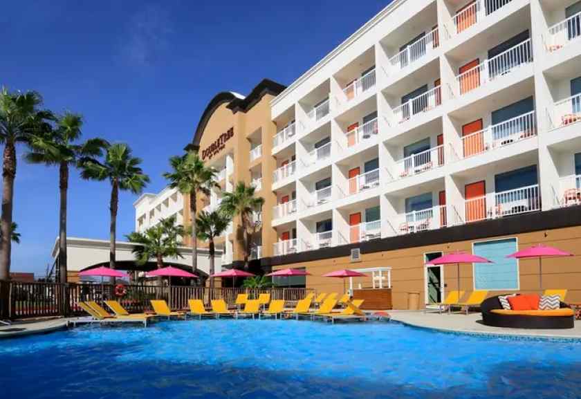 Texas Tourism Flourishes: Dreamscape Enhances DoubleTree Galveston Beach