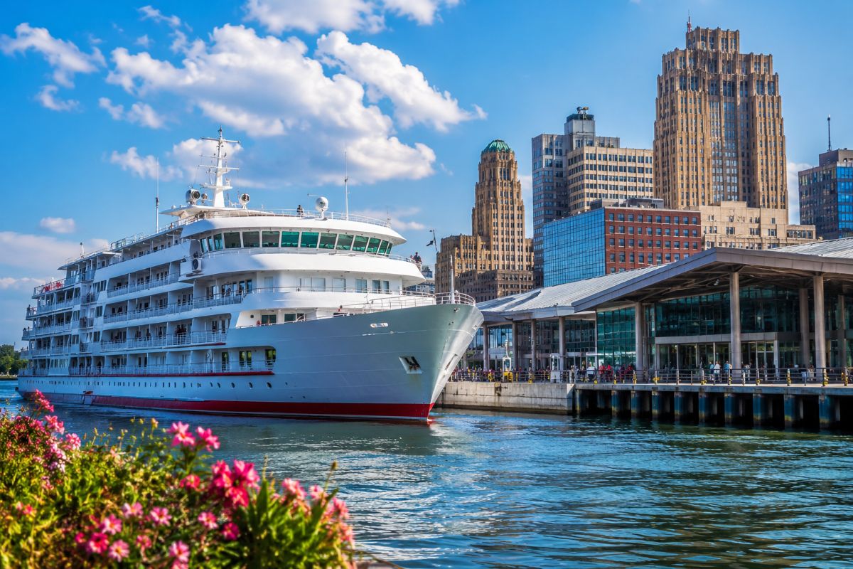 Buffalo, New York Revives Great Lakes Cruise Scene with American Patriot’s Historic Debut