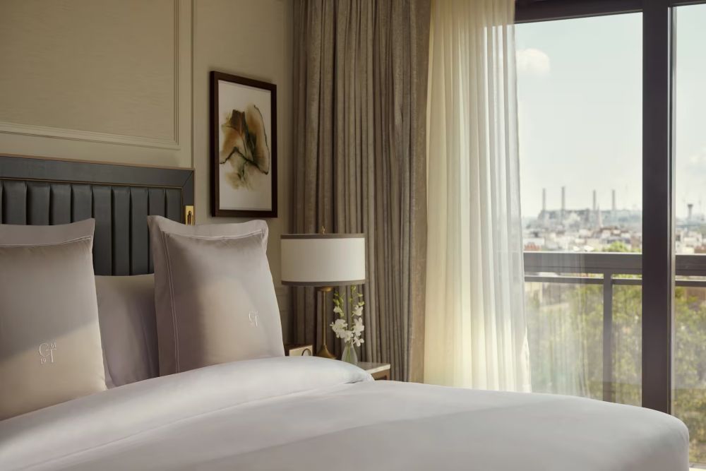 Experience Contemporary British Luxury at Jumeirah Carlton Tower in Knightsbridge, London