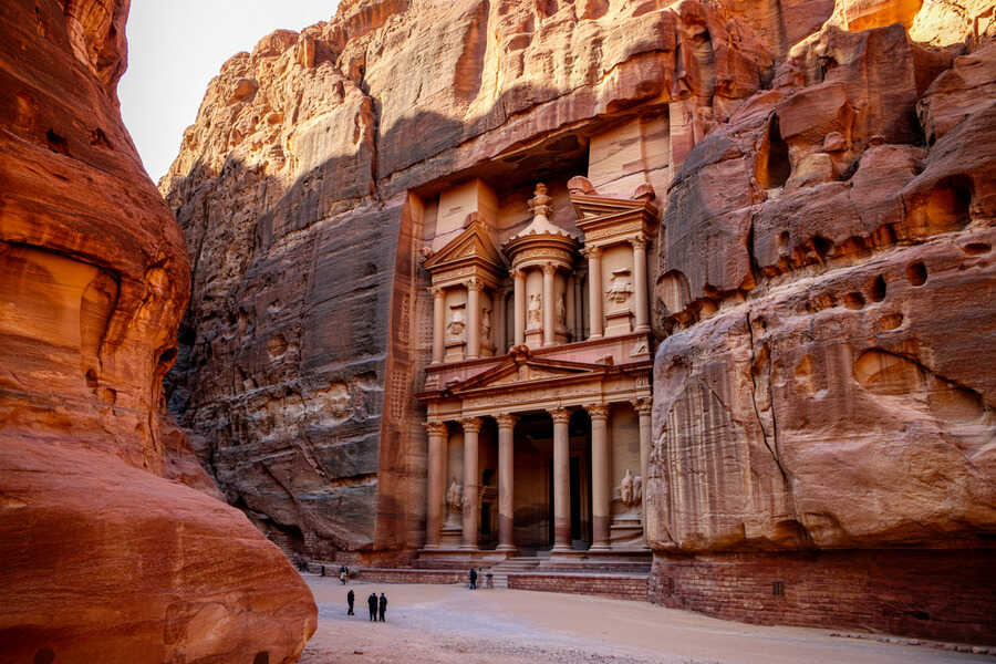 Jordan's Tourism Faces Challenges from Regional Instability and Travel Advisories