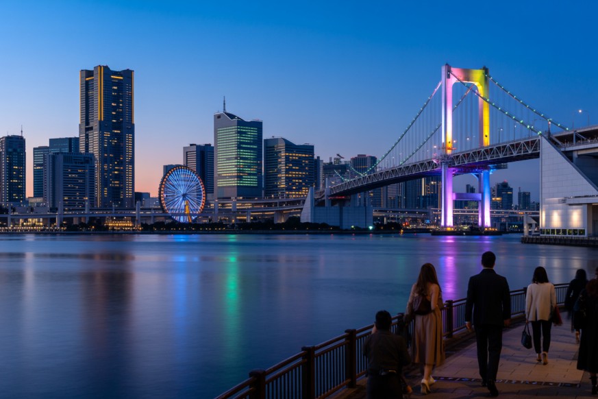 Experience Japan’s Enchanting Nightscapes: A Traveler’s Guide