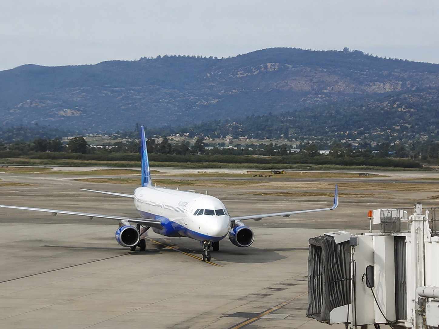 Sightseeing Made Easier: United Airlines Unveils Seasonal Nonstop Flight from Monterey to Chicago