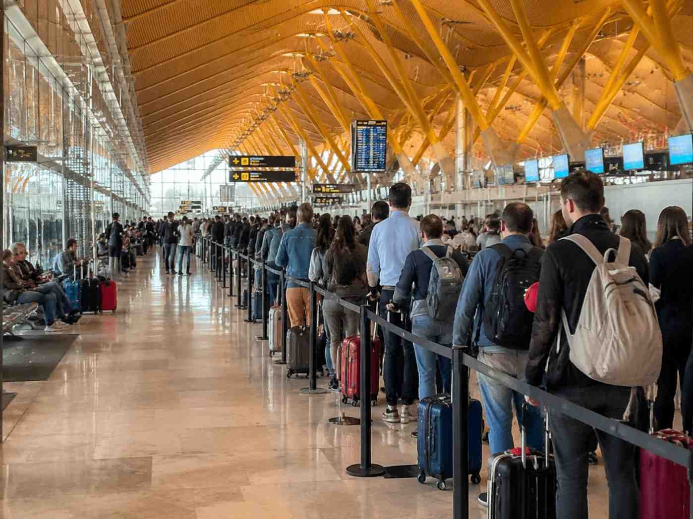 EasyJet and Major Carriers Warn of Slowdown in European Air Travel Growth