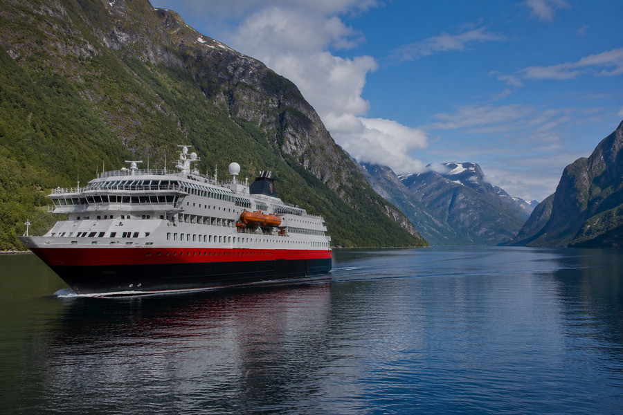 Explore Norway with Hurtigruten: Early Bookings Open for 2027–28 Cruises with Exclusive Discounts