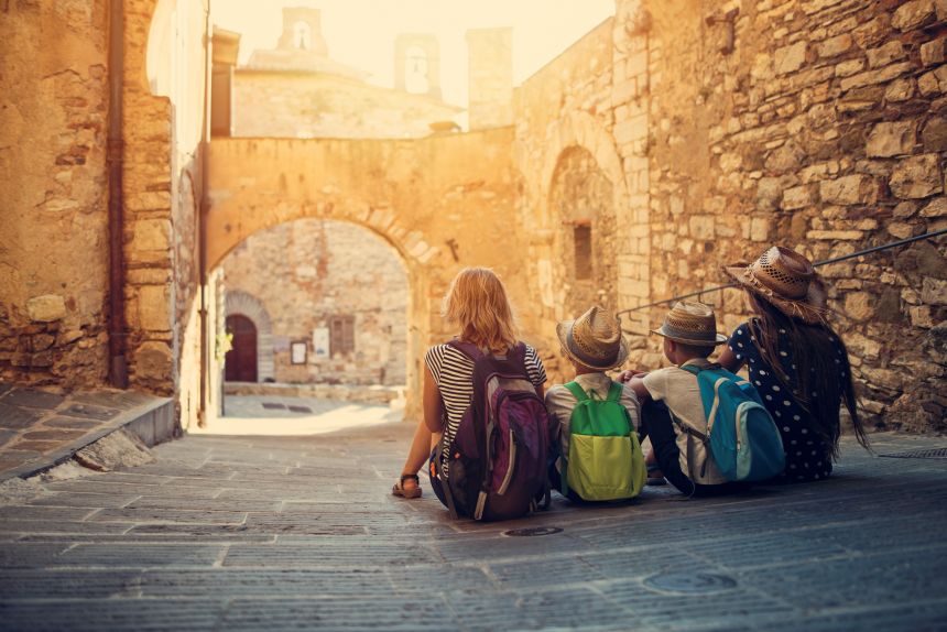 Spain Leads Holiday Travel Surge with easyJet’s Record Capacity Expansion