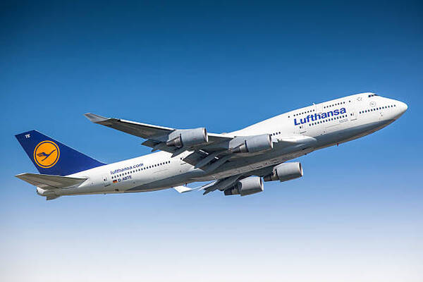 Lufthansa’s Strategic Changes in Response to Fuel Price Hikes and Global Instabilities