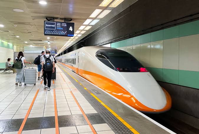 Taiwan High Speed Rail Resumes Full Service After Signaling Malfunction Disrupts Thousands of Passengers
