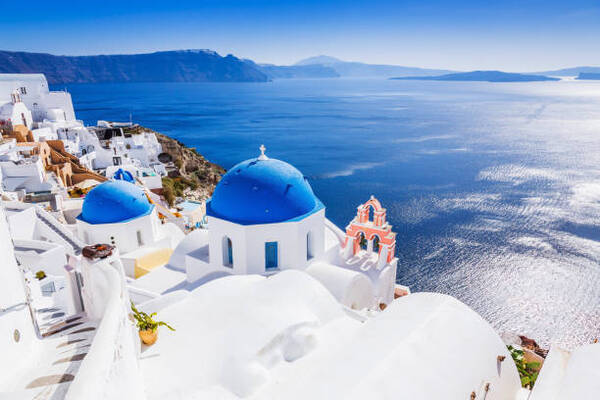 Greece’s Wedding Tourism Revolution: Discover Santorini and Other Stunning Destinations
