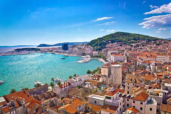 Greece Welcomes New EU Regulations for Short-Term Rentals, Joining Efforts for Fairer Tourism Governance