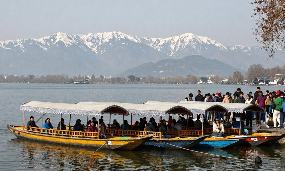 Jammu and Kashmir: The Premier Summer Getaway in India as Tourists Flock to Srinagar, Gulmarg, and Sonmarg