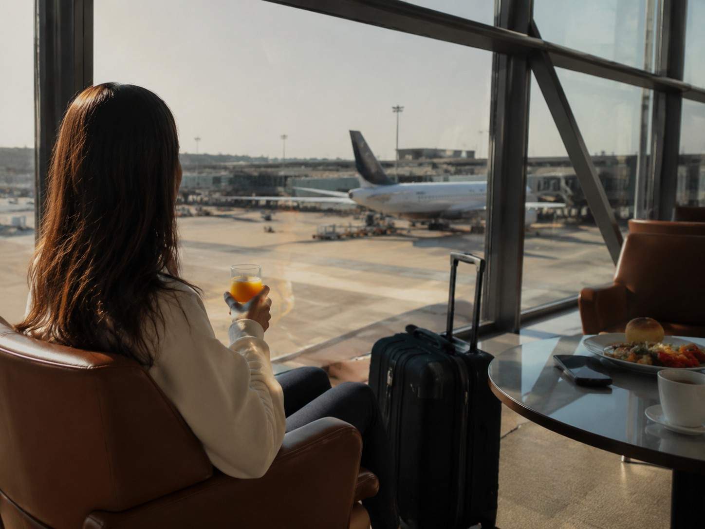 Emirates Enhances Travel Experience with Credit Cards Offering Lounge Access at Major Airports