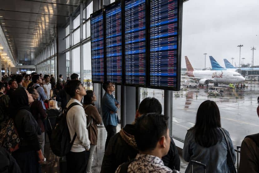 Travelers Stranded at Soekarno-Hatta International Airport as Batik Air, Garuda Indonesia, Super Air Jet and Multiple International Carriers Face 98 Schedule Disruptions and 20 Flight Withdrawals Impacting Routes to Malaysia, Singapore, China, Thailand, and Middle East—What to Know About Today’s Full Operational Breakdown