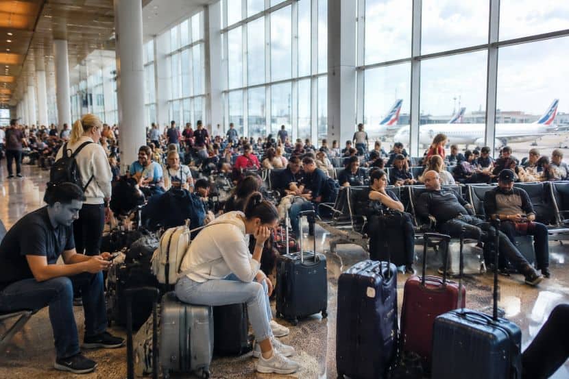 Travellers Left Stranded at Miami International Airport as American Airlines, Delta Air Lines, Southwest Airlines, Virgin Atlantic and LATAM Face 161 Delays and 8 Cancellations Impacting New York, London, Madrid, Bogotá, and Across US