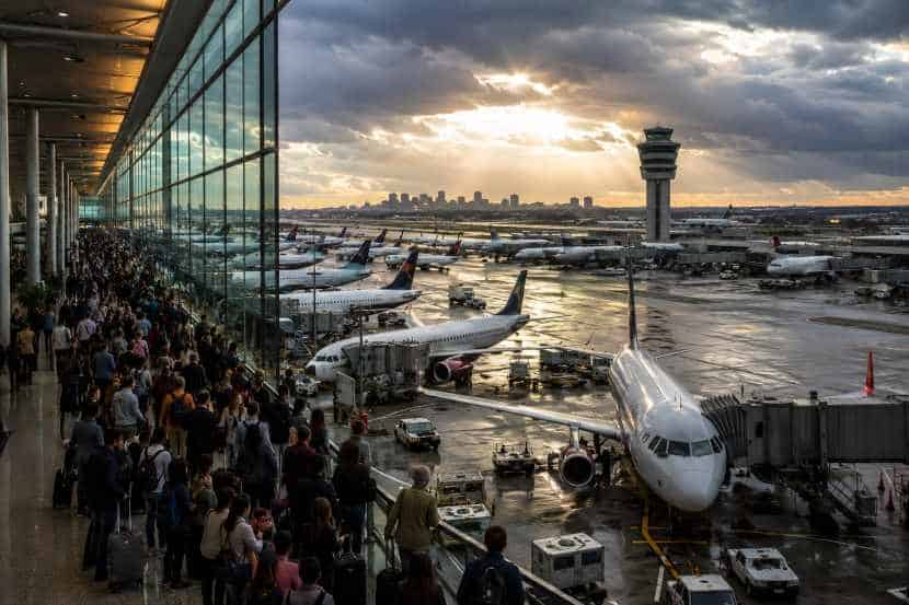 Flights Cancelled Across the US as SkyWest, Republic, Envoy Air, GoJet, American Airlines, and Other Carriers Ground 338 Flights and Record 4,106 Delays, Disrupting Major Airports in Chicago, Atlanta, Louisville, Boston, Seattle, and Beyond