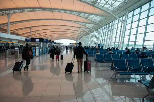 Los Angeles International Joins Denver, John F. Kennedy, Chicago O’Hare, Dallas/Fort Worth and Hartsfield–Jackson Atlanta Among Major US Airports Hit Hard as Soaring Fuel Prices Shake Aviation Stability Across the Nation and Trigger Widespread Operational Strain: Keep Reading to Know the Cause