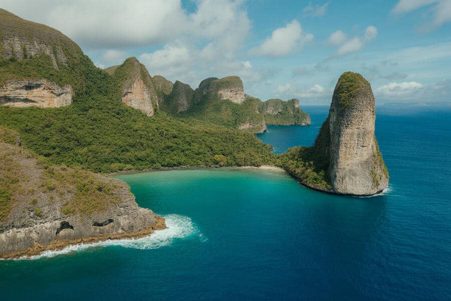 Indonesia 2026 Exploration Guide From Bali’s Luxury Retreats and Beach Clubs to Java’s Sacred Temples, Lombok’s Empty Horizons, and Komodo’s Wild Frontiers Across a Seventeen Thousand Island Nation of Volcanoes Jungles and Oceans Redefining Modern Travel