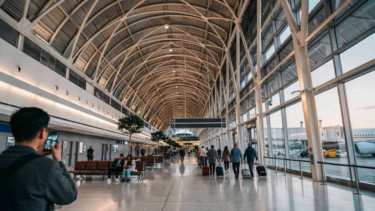 Will US Airfares Finally Drop? Delta Insights on Ticket Prices and Traffic Congestion