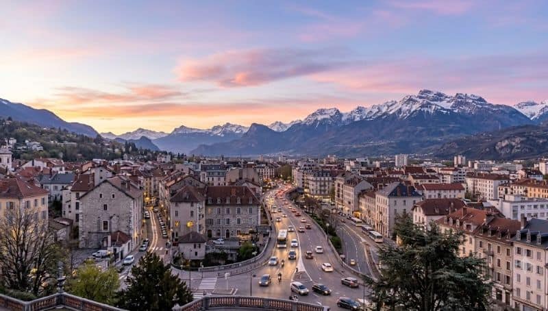 The Impact of Tourism Pressure on Modern Travel Experiences at Top Destinations