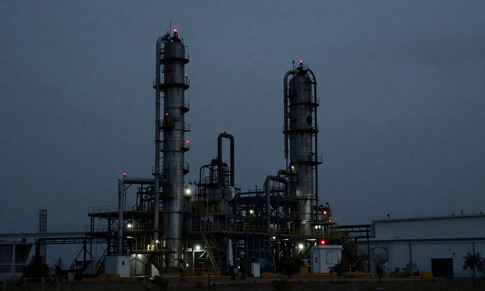 Crisis in Venezuela’s Energy Sector: Amuay Refinery Faces Shutdown After Earthquake