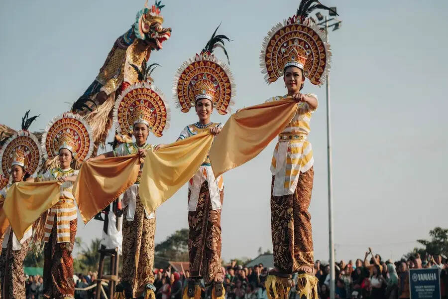 Spain Partners with France, China, and Slovakia at Indonesia’s Lumajang Dance Festival: A Cultural Tourism Renaissance at Watu Pecak Beach