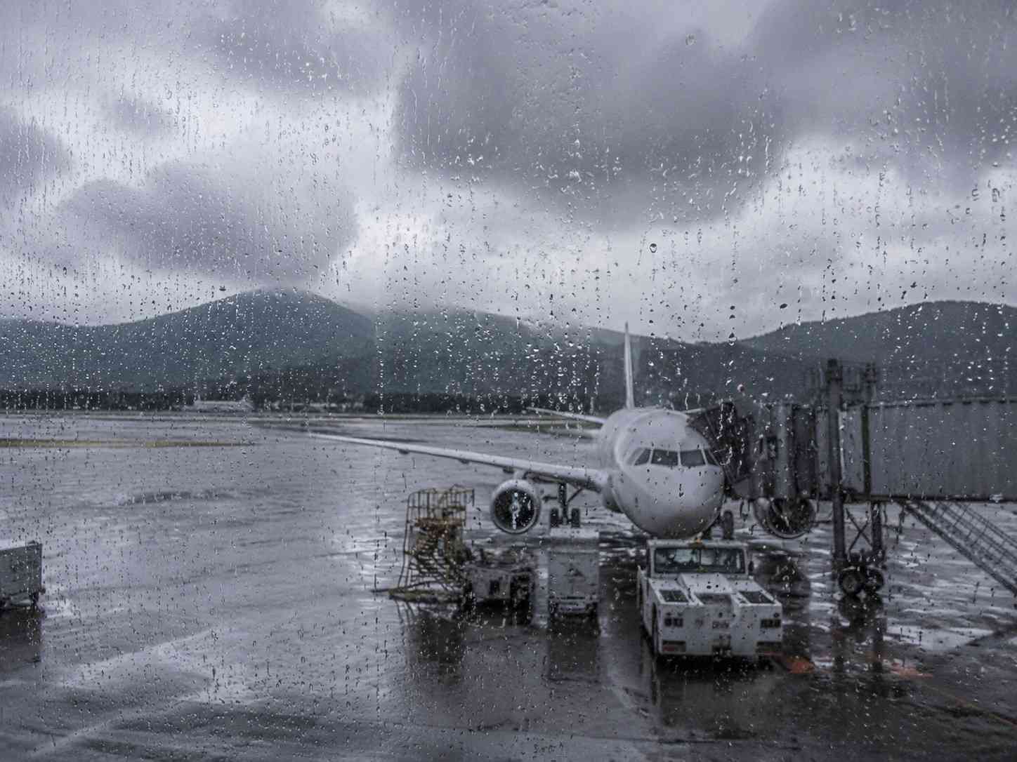 Travel Alert: Typhoon Jangmi Forces Major Flight Cancellations to Okinawa