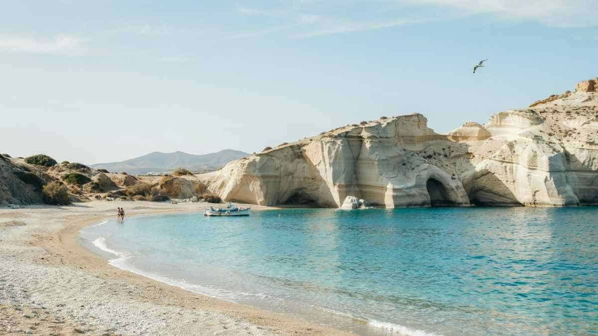 Santorini, Vlychada Beach and the Aegean Coast Reveal One of Greece’s Most Dramatic Seaside Escapes. Why Is This Volcanic Paradise Becoming a Favourite Beyond the Crowds?