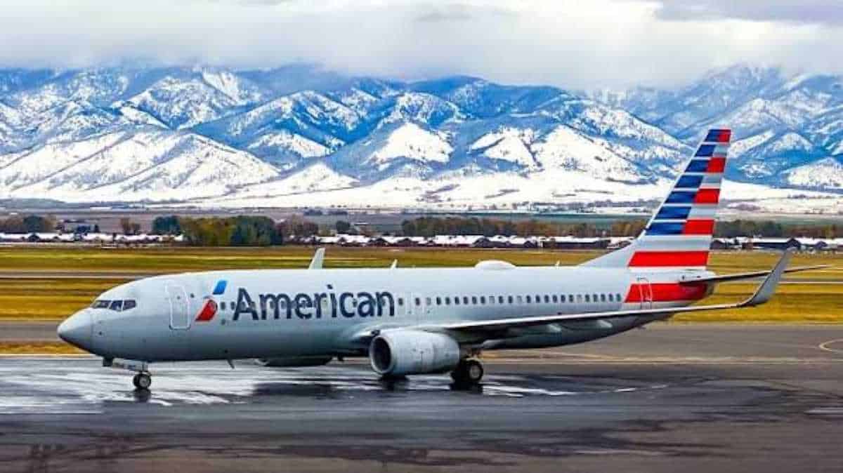 Flight AAL1584’s Unexpected Detour: Weather Challenges Lead to Diversion
