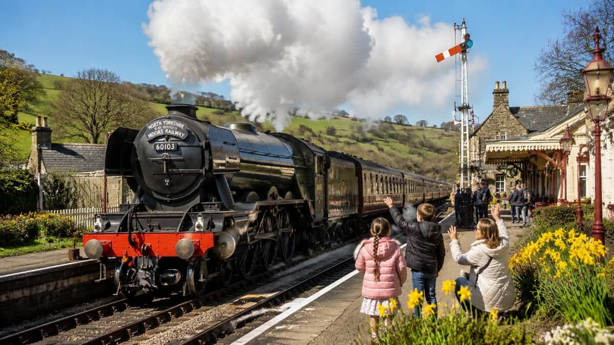 Discover Unique WW2 Steam Train Experiences for Mother’s Day