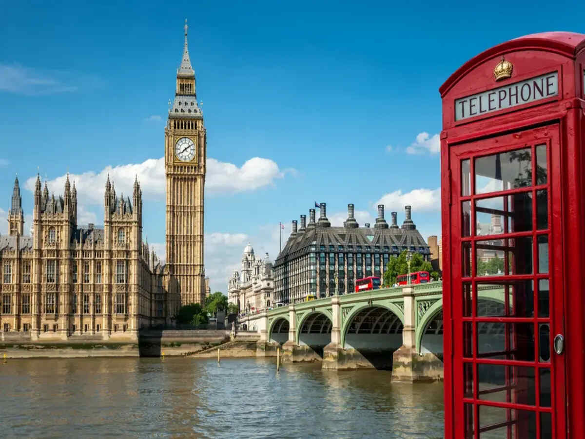 UK Travel Disrupted by Weather Shift as Met Office Forecasts Heavy Rain and Cooling Temperatures