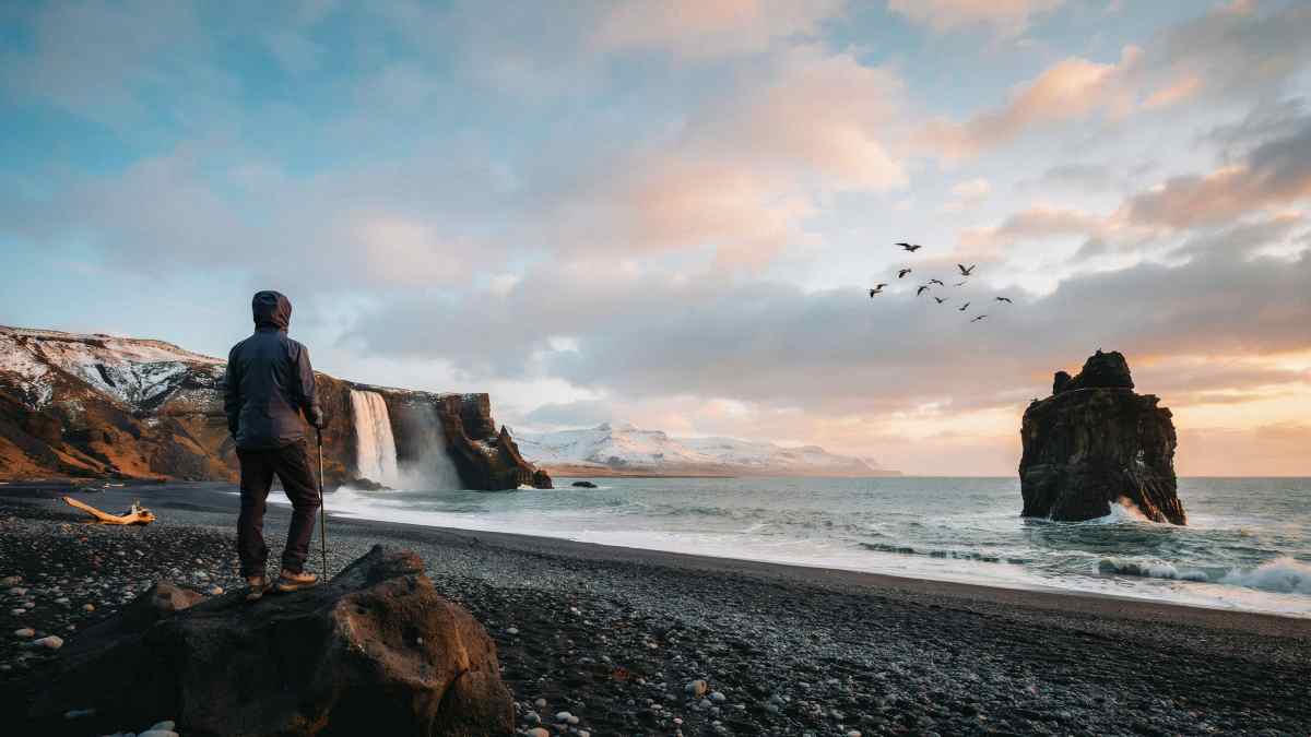 Discover Iceland’s Reykjanes Lava Fields and the Exclusive Reykjaböð Geothermal Lagoon: Your 2026 Adventure Awaits!