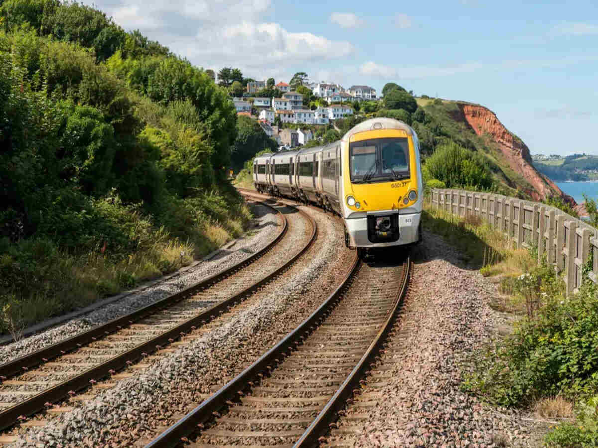 Discover the UK’s Riviera Line: An Affordable Scenic Rail Journey Awaits