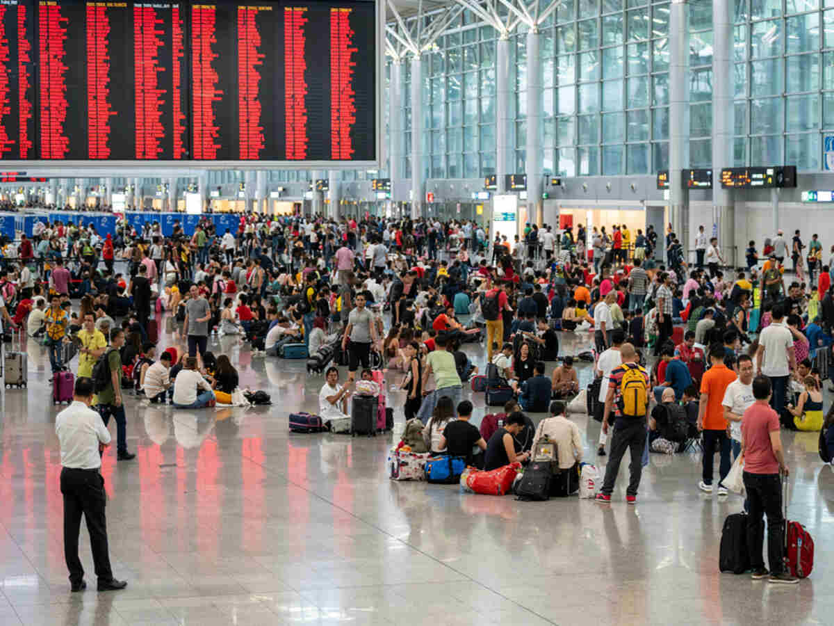 Emirates and Etihad Airways Urge Passengers to Stay Informed Amid Ongoing Flight Operations in UAE