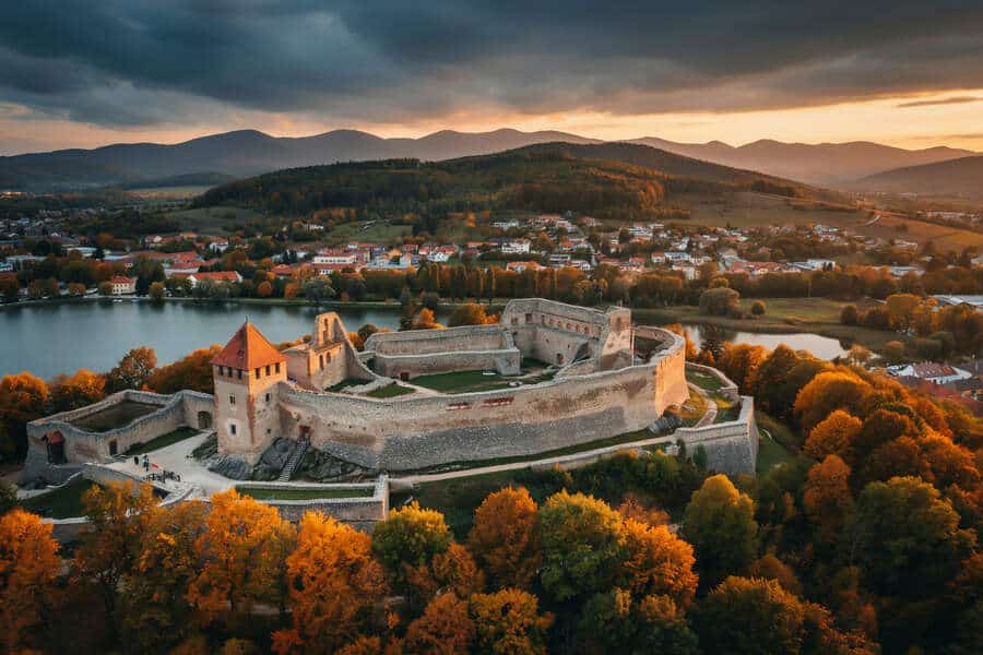 Hungary and Neighboring Nations: Pioneering a New Era in Central European Tourism