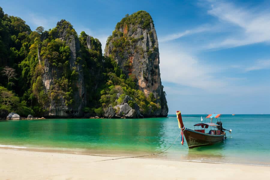 Thailand Ignites Cashless Tourism with Innovative QR Payment System