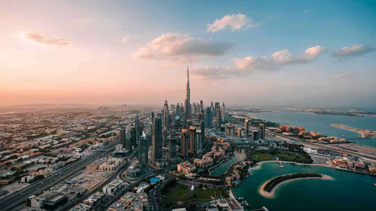 UAE Leads GCC in Travel with 9.4 Million Visitors: The Rise of AI-Powered Border Technology and Passport-Free Tourism