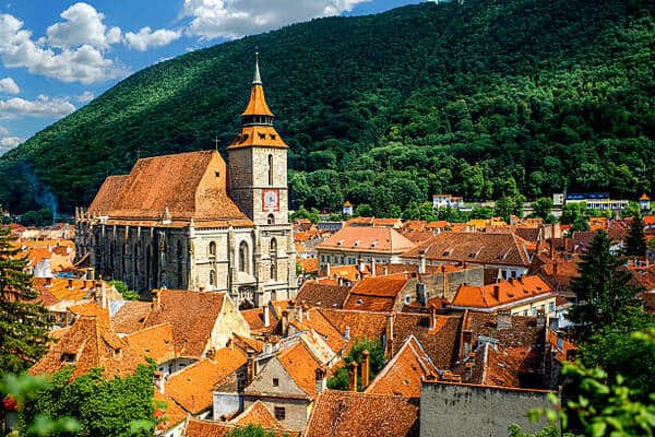Bucharest and Romanian Cities Face Tourism Challenges Amid Declining Visitor Numbers