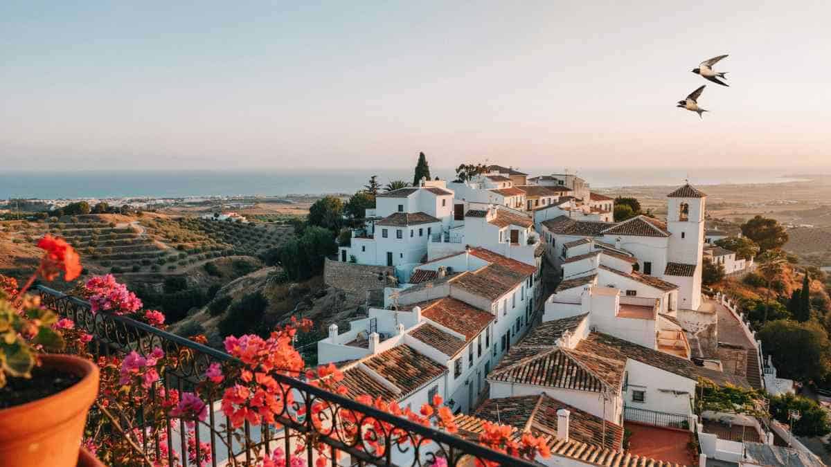 Greece and Spain Lead Mediterranean Tourism Revival: A Summer Full of Growth and Adventure