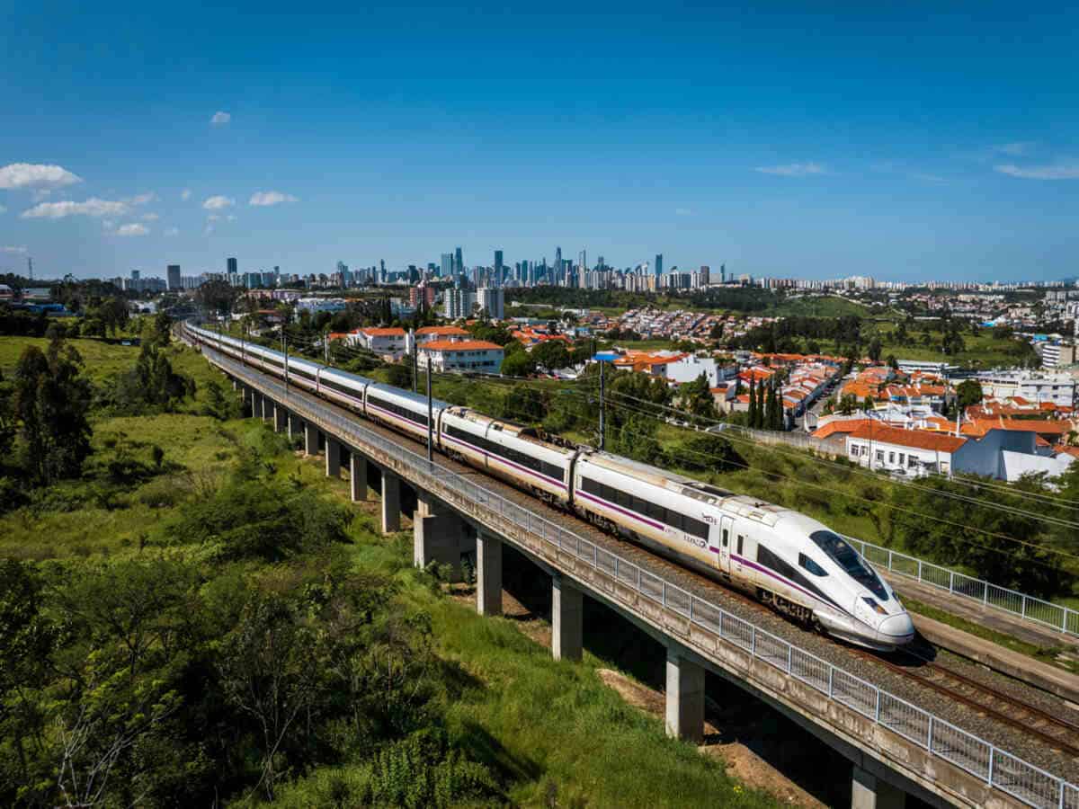 China Fuels a Travel Explosion with Record Rail Journeys in 2026