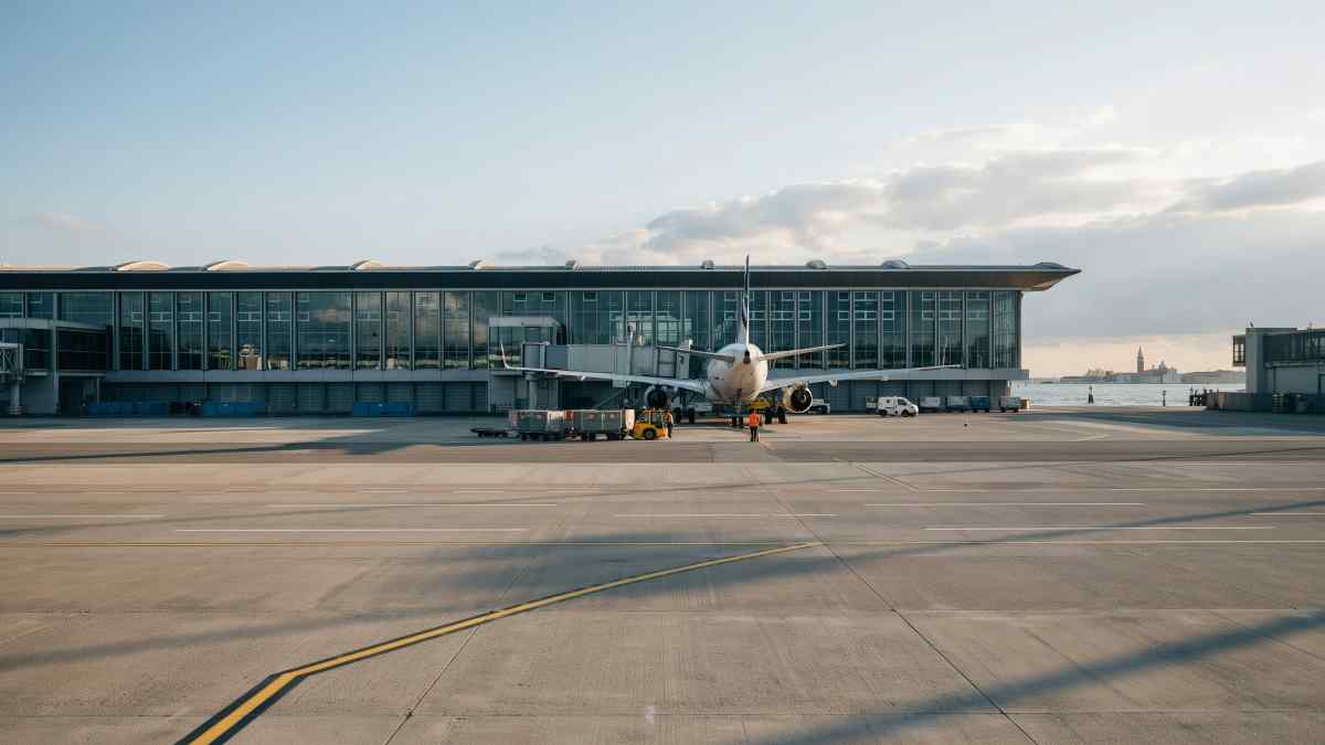 Explore New Winter Travel Options from Prague: Smartwings Launches Direct Flights to Venice and Bergen